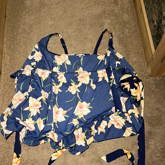 Worn once, cupshe floral baiting suit cover up. - Picture 1 of 3